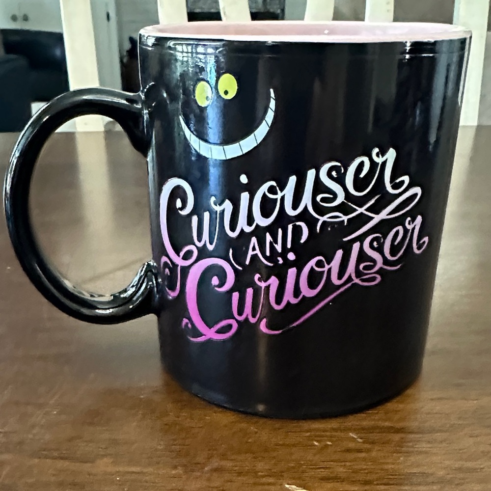 Silver Buffalo Disney's Alice in Wonderland Cheshire Cat Heat Reveal Mug.